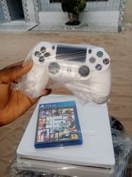 Ps4 slim 2 Game